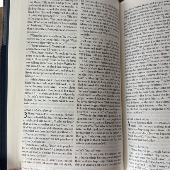 Holy Bible Common English Bible 2011 New Testament with Psalms Leather Softshell - Picture 9 of 13